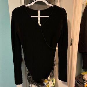 Lululemon Crossover Ribbed Waist Sweater size 10 Black